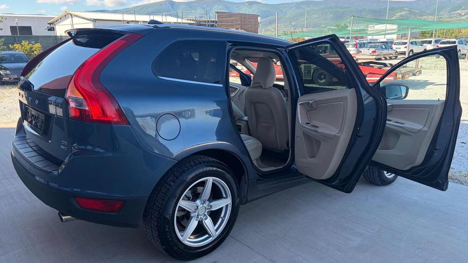 Volvo XC60 D5 AWD, снимка 4 - Автомобили и джипове - 54590046