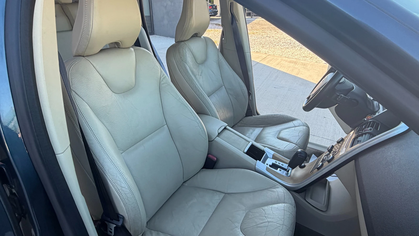 Volvo XC60 D5 AWD, снимка 13 - Автомобили и джипове - 54590046