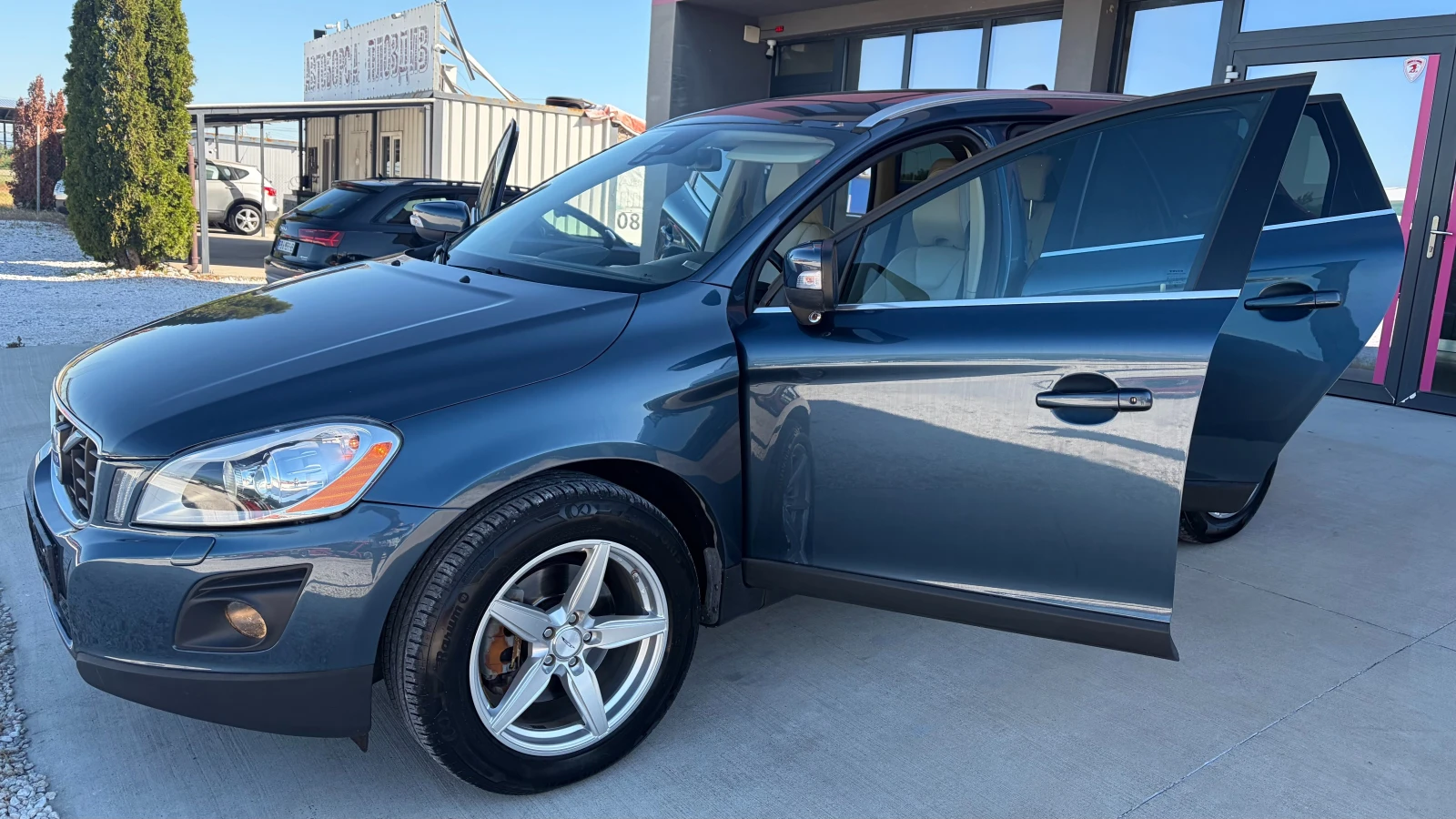 Volvo XC60 D5 AWD, снимка 2 - Автомобили и джипове - 54590046