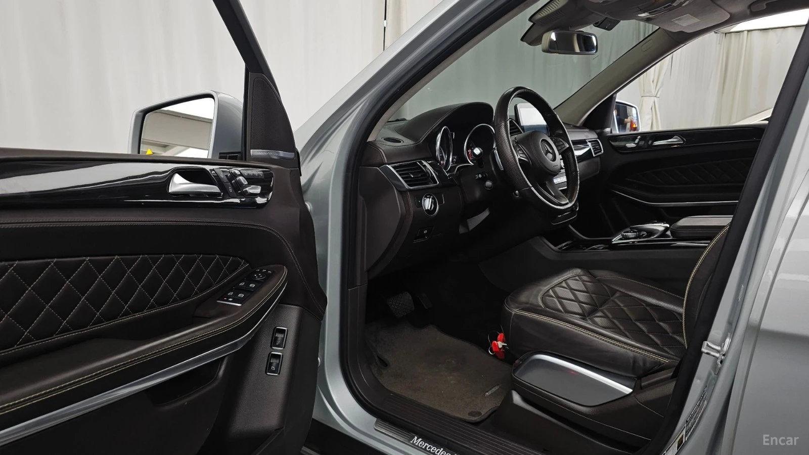 Mercedes-Benz GLS 500 4MATIC* ПОДГРЕВ* ОБДУХВАНЕ* 360* КАМЕРА* ПАНО* , снимка 8 - Автомобили и джипове - 55532935