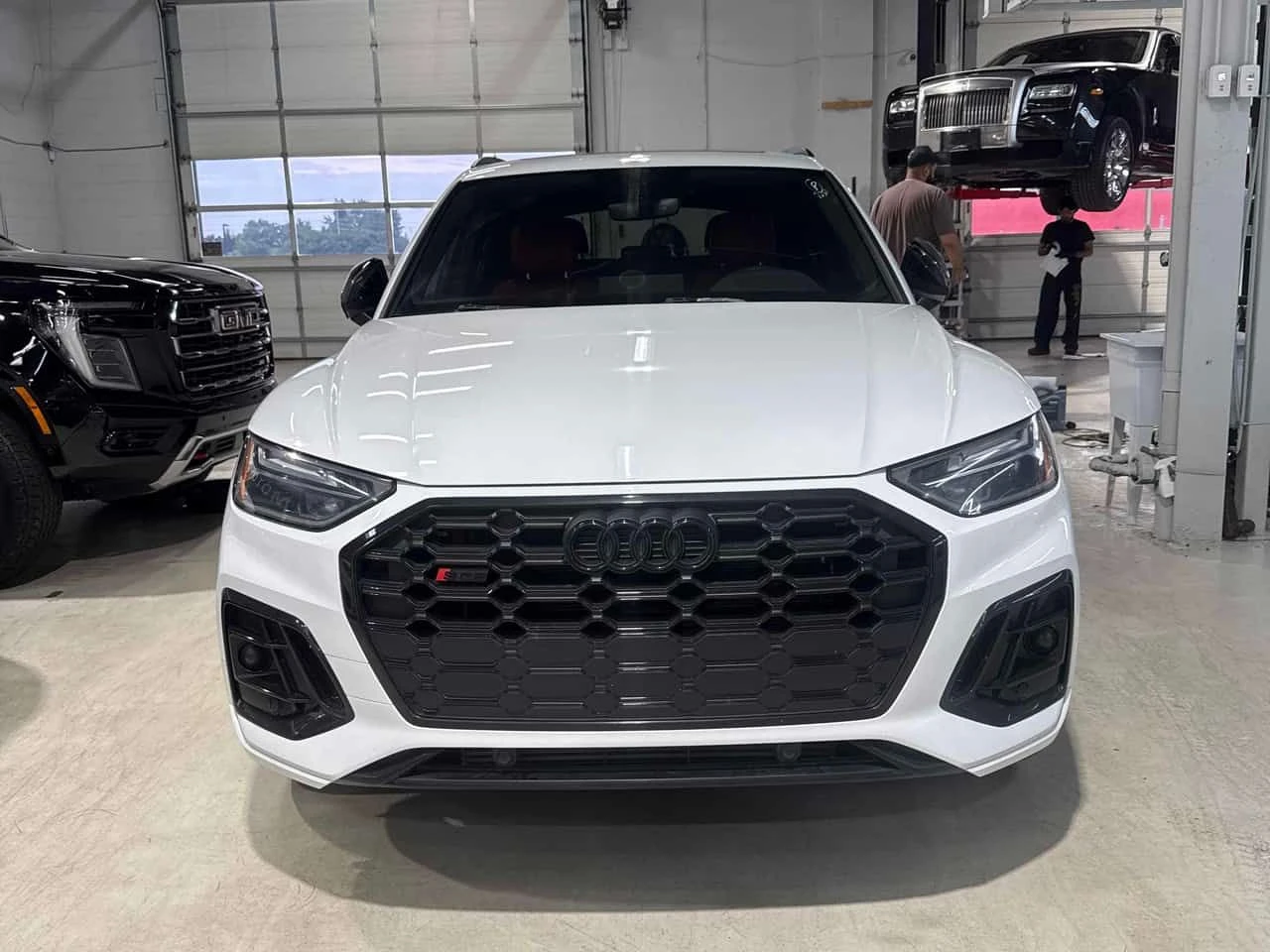Audi SQ5 Progressiv | CARFAX | АВТОКРЕДИТ БЕЗ ПЪРВОНАЧАЛНА, снимка 2 - Автомобили и джипове - 55649210