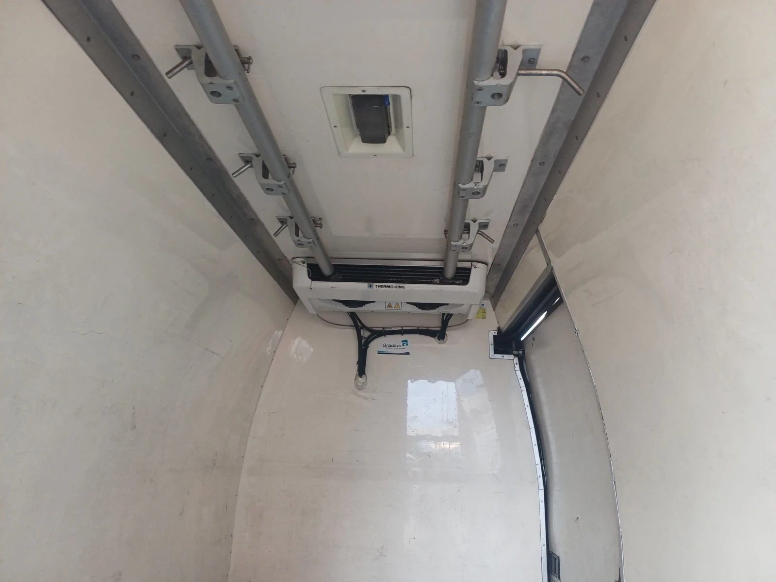 Iveco 35c18 Хладилен, снимка 15 - Бусове и автобуси - 55377393