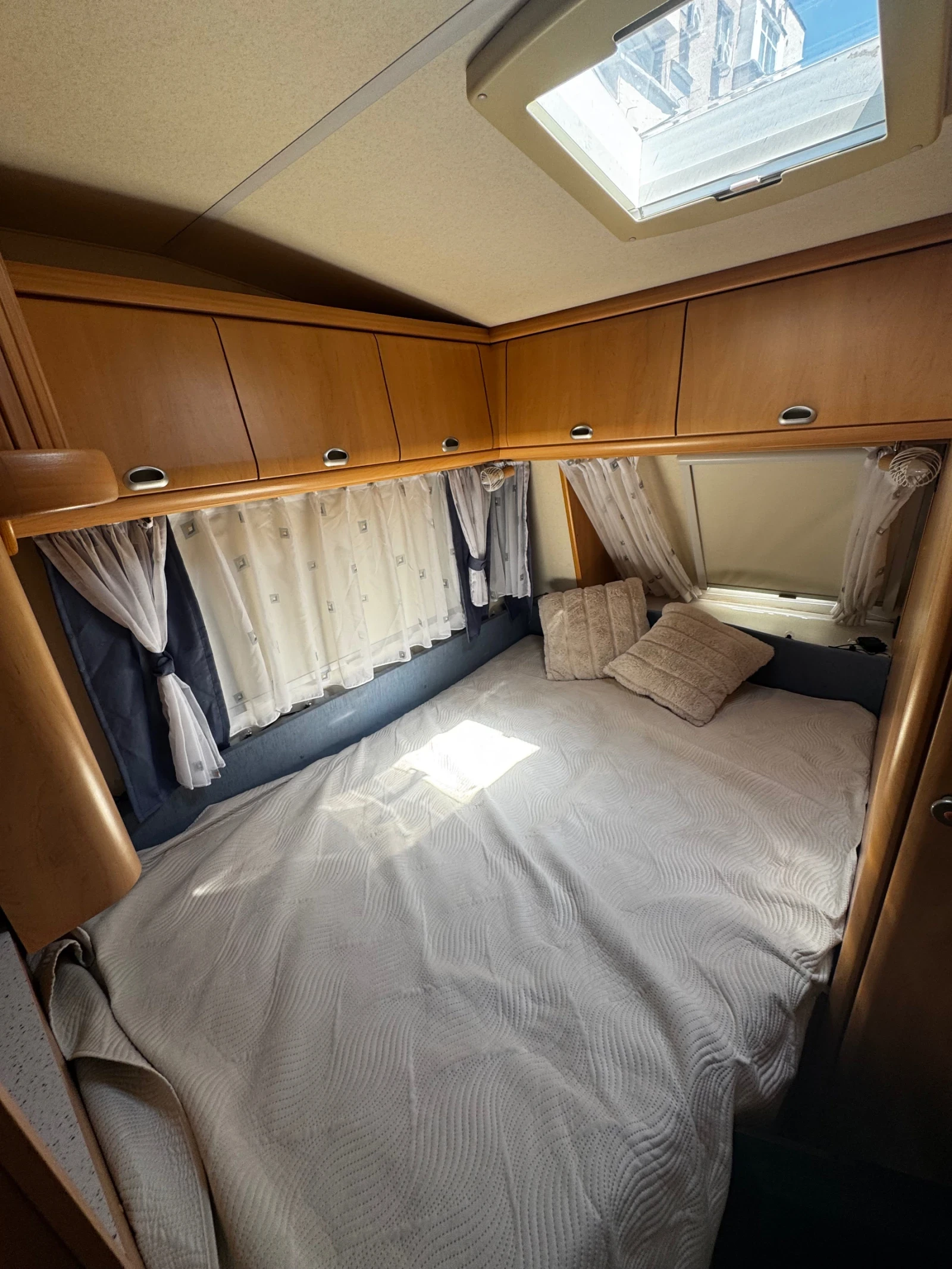 Каравана Hobby de luxe easy 400, снимка 9 - Каравани и кемпери - 54963345