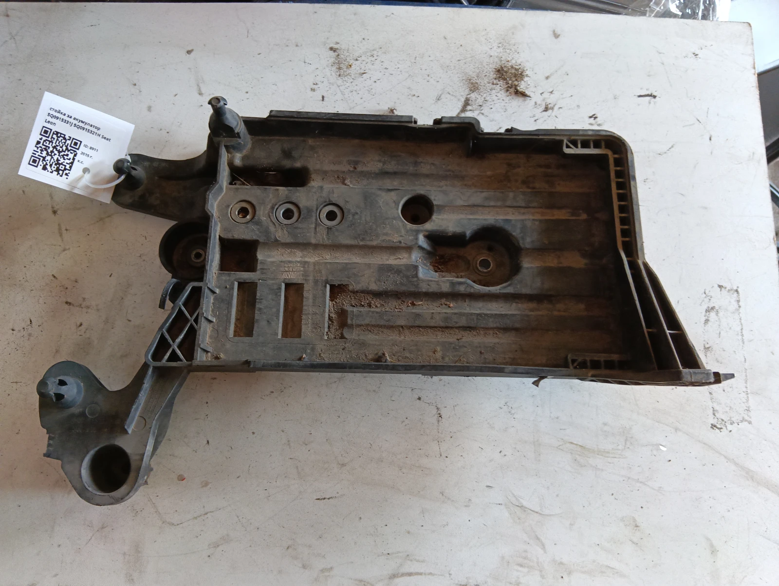 стойка за акумулатор 5Q0915331J 5Q0915321H Seat Leon