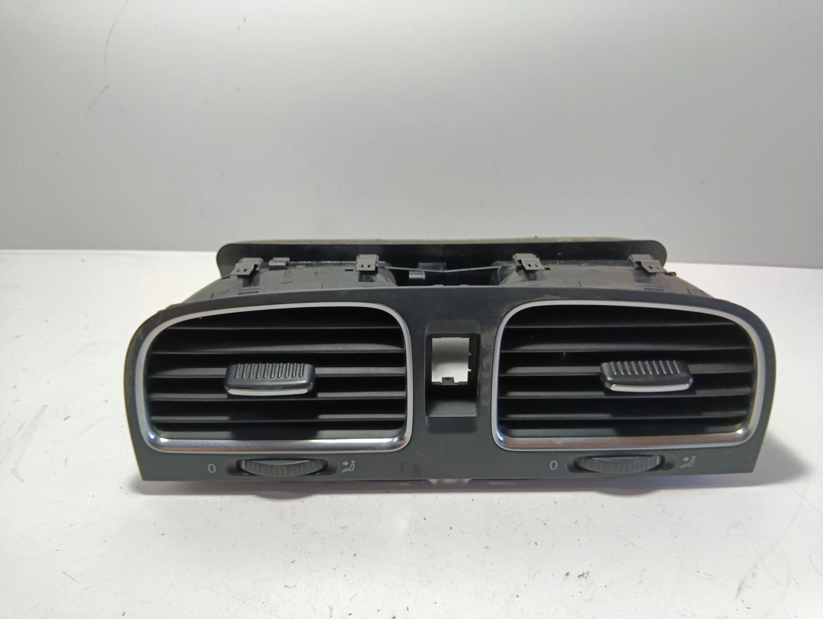 духалка средна 5K0819728M 5K0815735D VW Golf