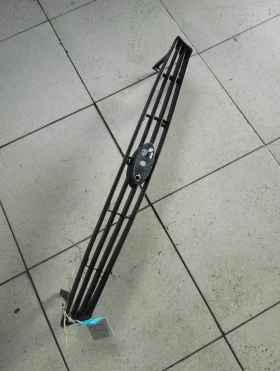 Решетка между фарове Форд Фокус (7)