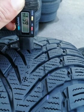 Гуми Зимни 235/60R17, снимка 8