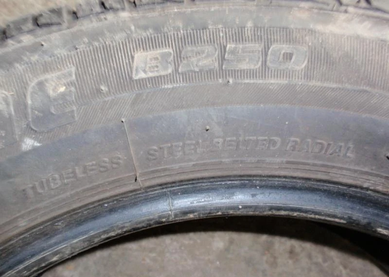 Гуми Летни 185/60R15, снимка 11 - Гуми и джанти - 6127606