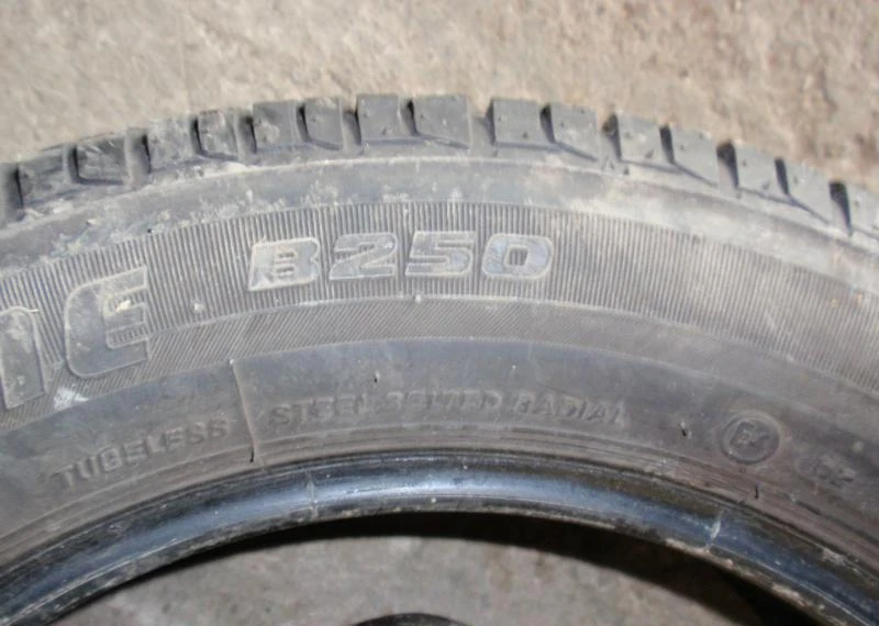 Гуми Летни 185/60R15, снимка 8 - Гуми и джанти - 6127606