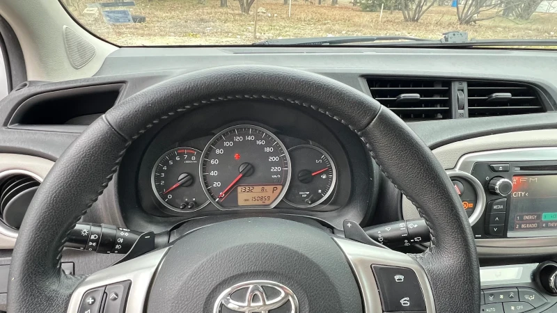 Toyota Yaris 1.33VVT-I-AUTOMATIK-NAVI-камера, снимка 9 - Автомобили и джипове - 49045680