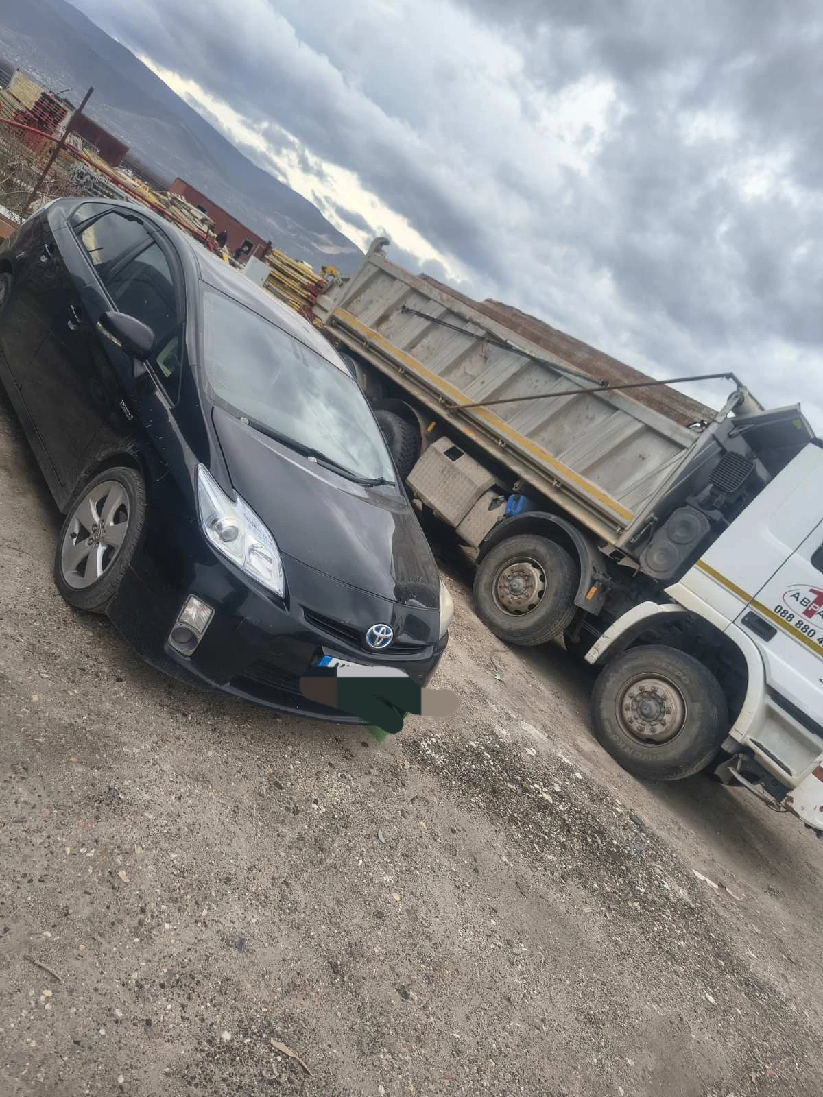 Toyota Prius 1.8 НА ЧАСТИ , снимка 1