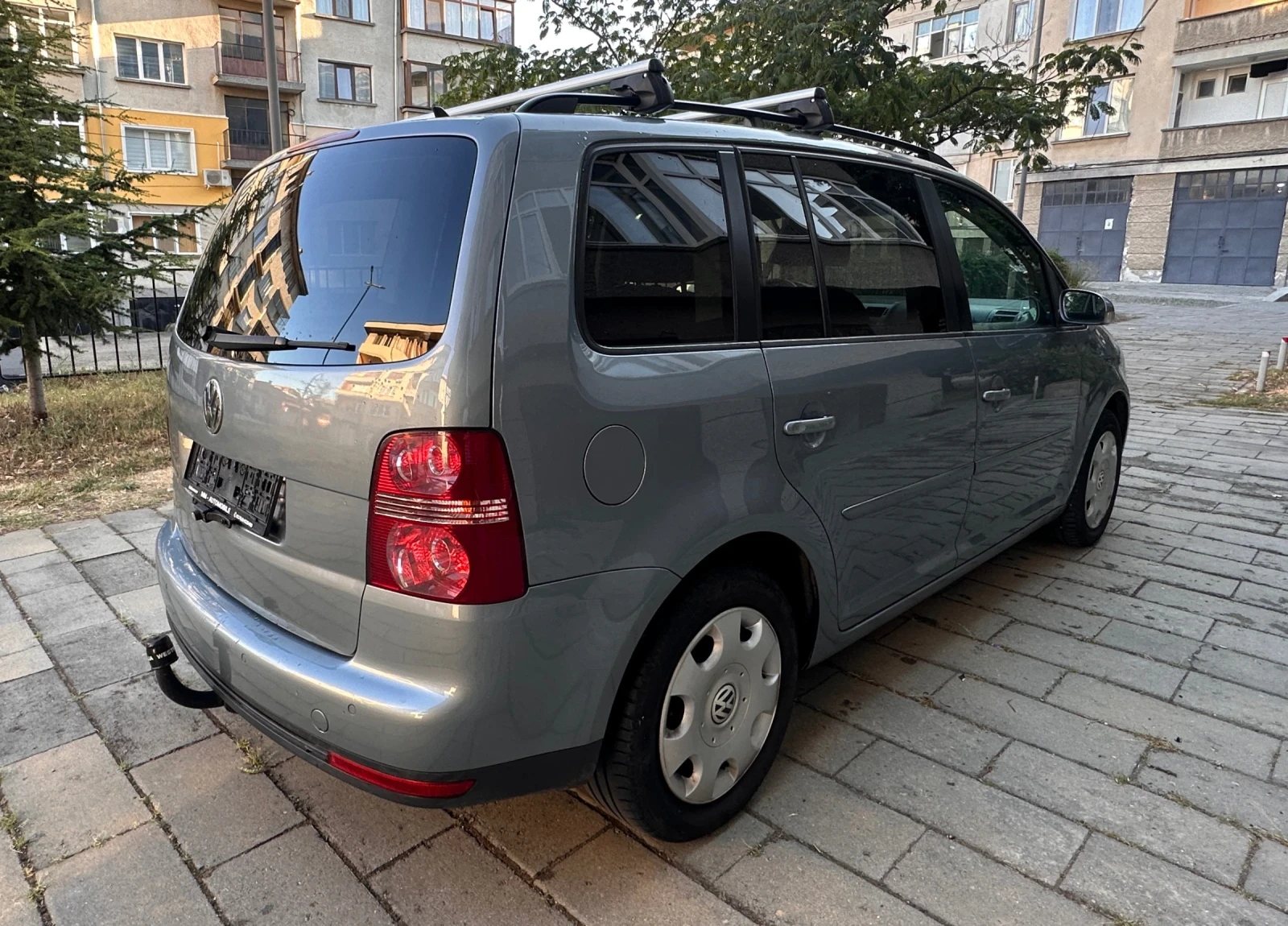 VW Touran 1.6i Face Full Екстри - изображение 7