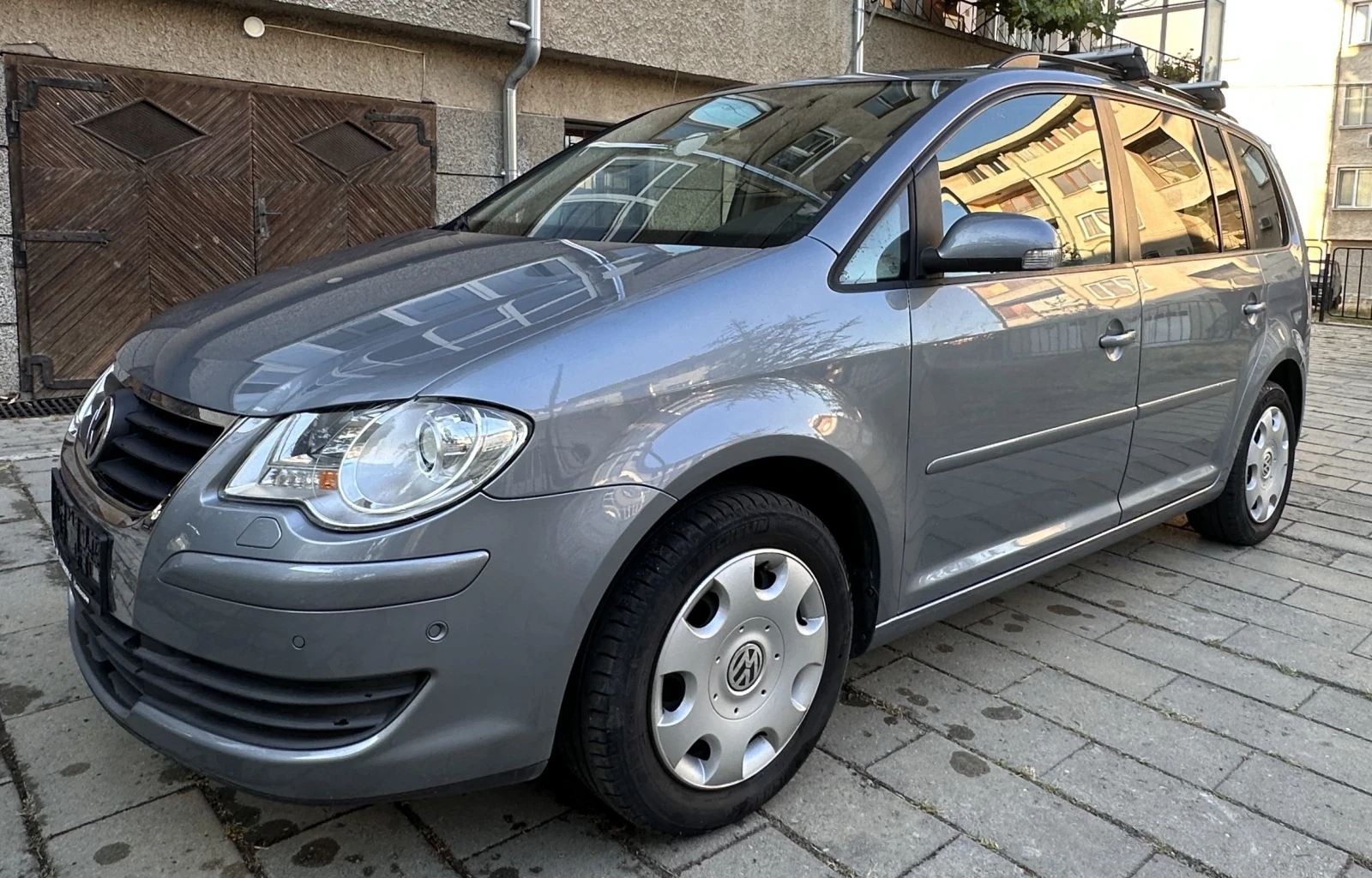 VW Touran 1.6i Face Full Екстри - изображение 3