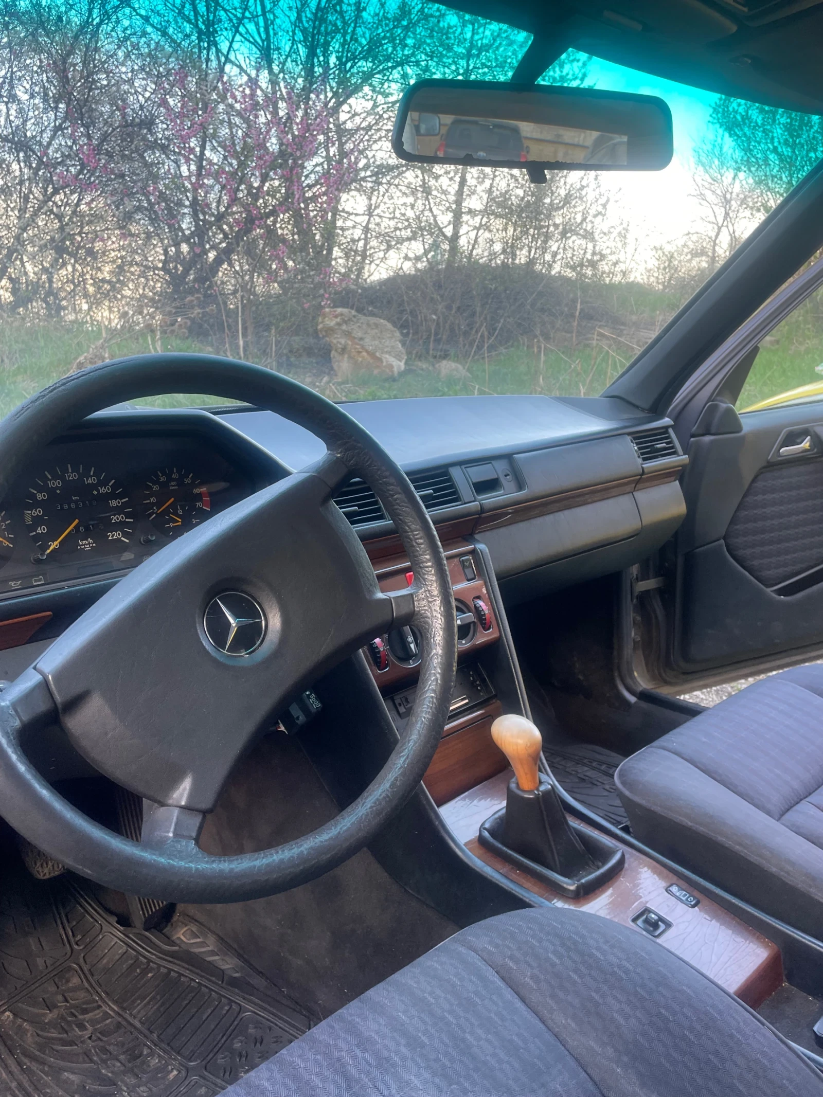 Mercedes-Benz 124  - изображение 4