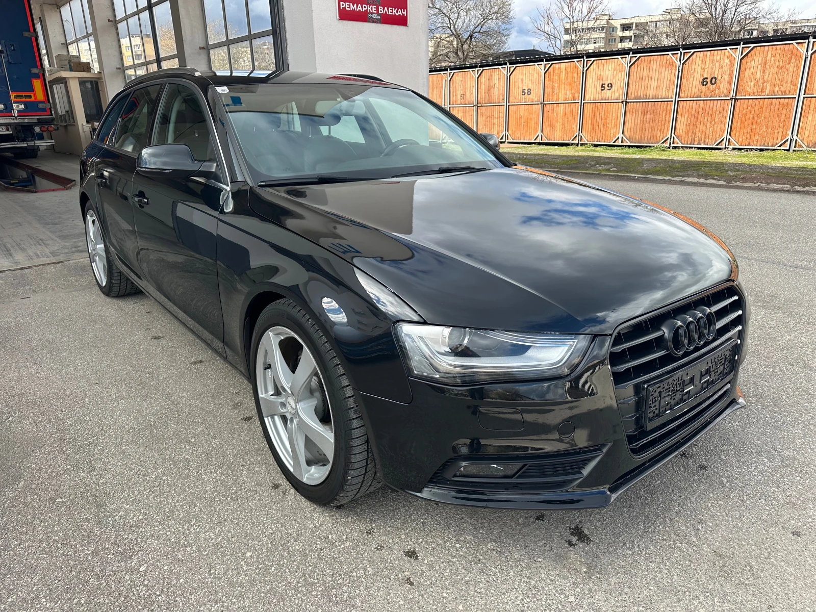 Audi A4 2.0TDI Автоматик Face Lift, снимка 9 - Автомобили и джипове - 54012667
