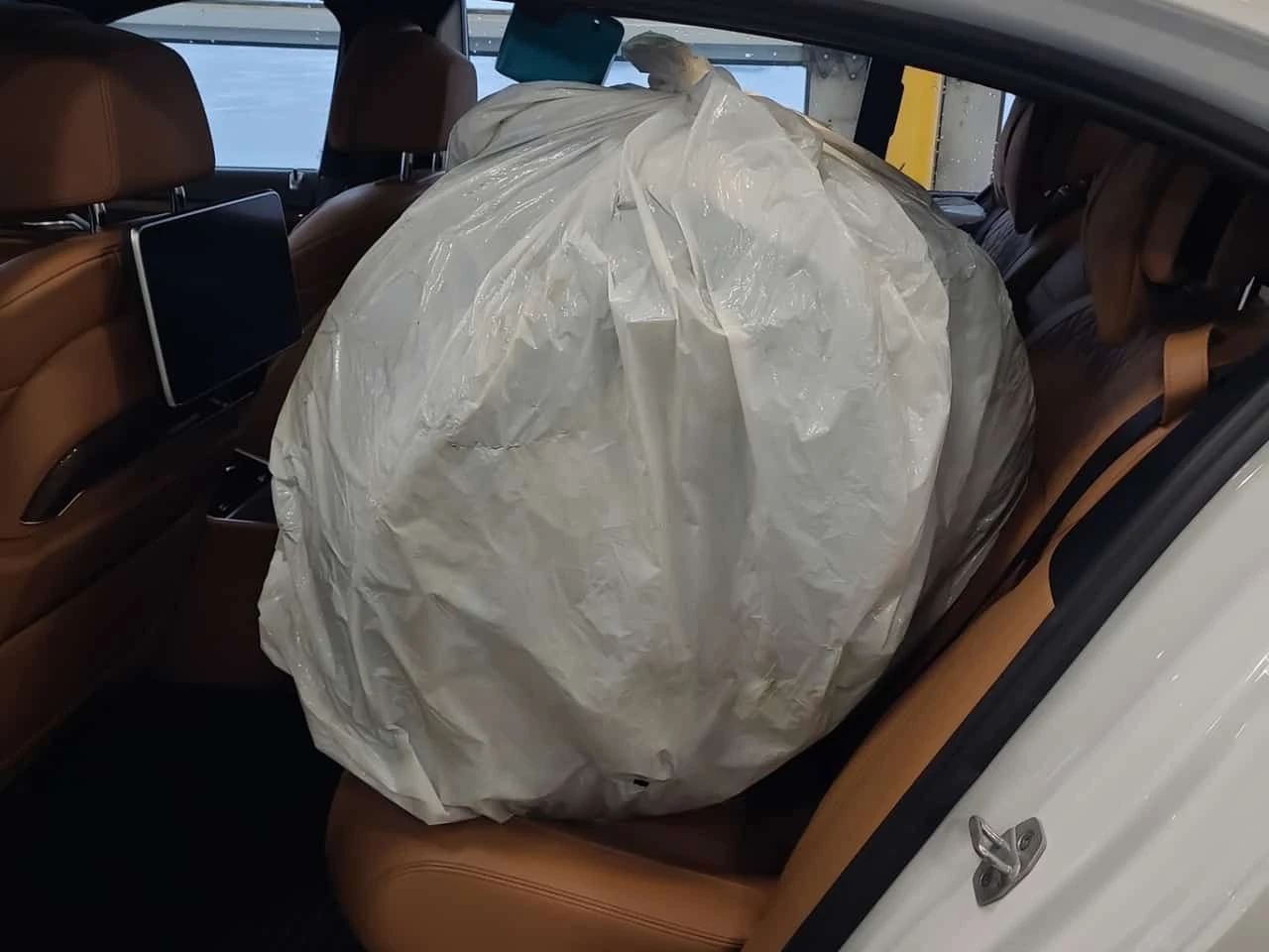 BMW 750 * XDRIVE * 360 * ОБДУВХАНЕ * КОМПЛЕКТ ГУМИ , снимка 12 - Автомобили и джипове - 54209416