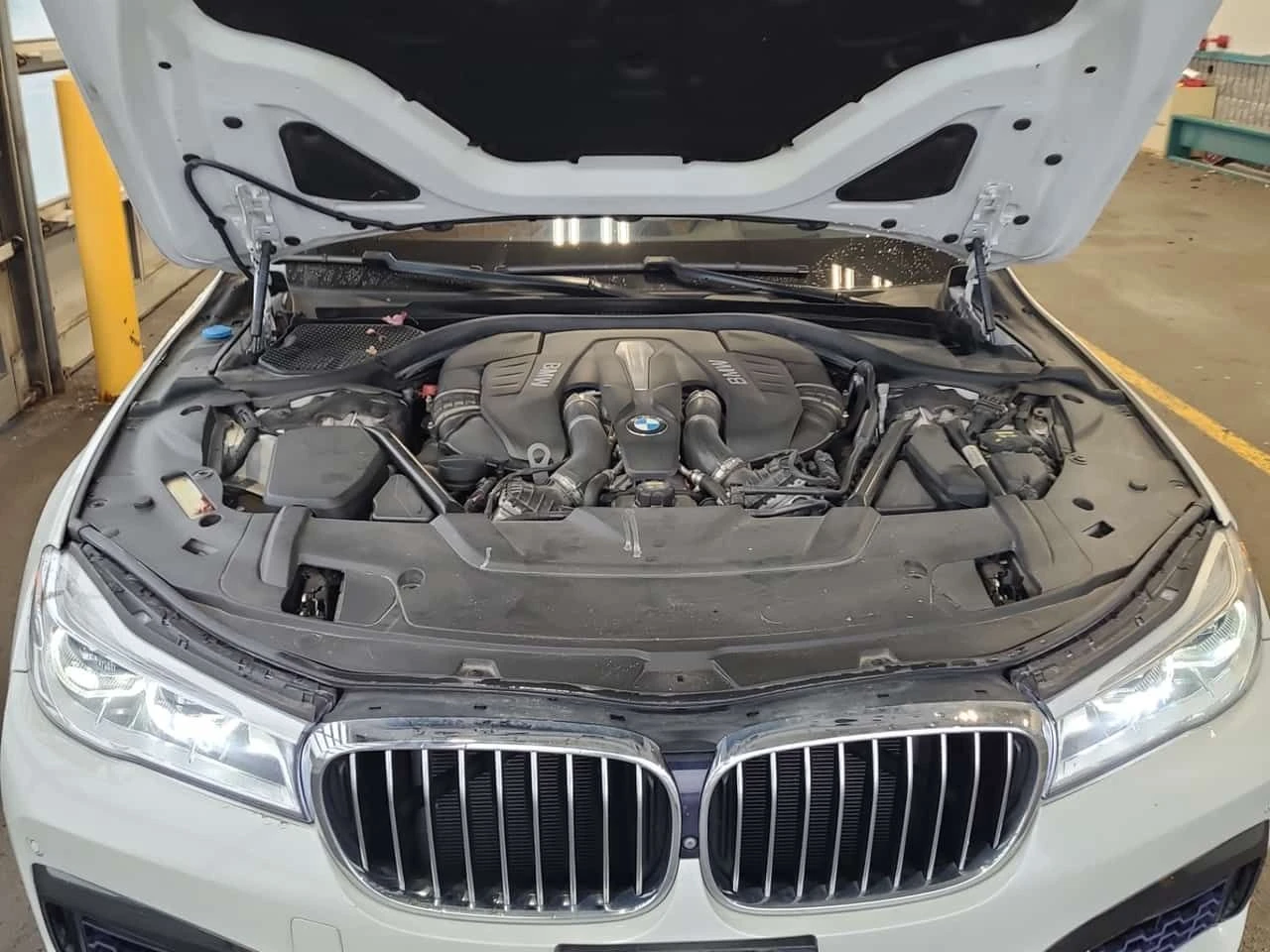 BMW 750 * XDRIVE * 360 * ОБДУВХАНЕ * КОМПЛЕКТ ГУМИ , снимка 17 - Автомобили и джипове - 54209416