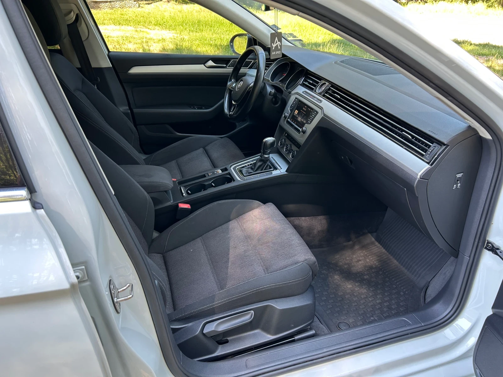 VW Passat 2.0TDI DSJ Evro6b, снимка 11 - Автомобили и джипове - 54987094