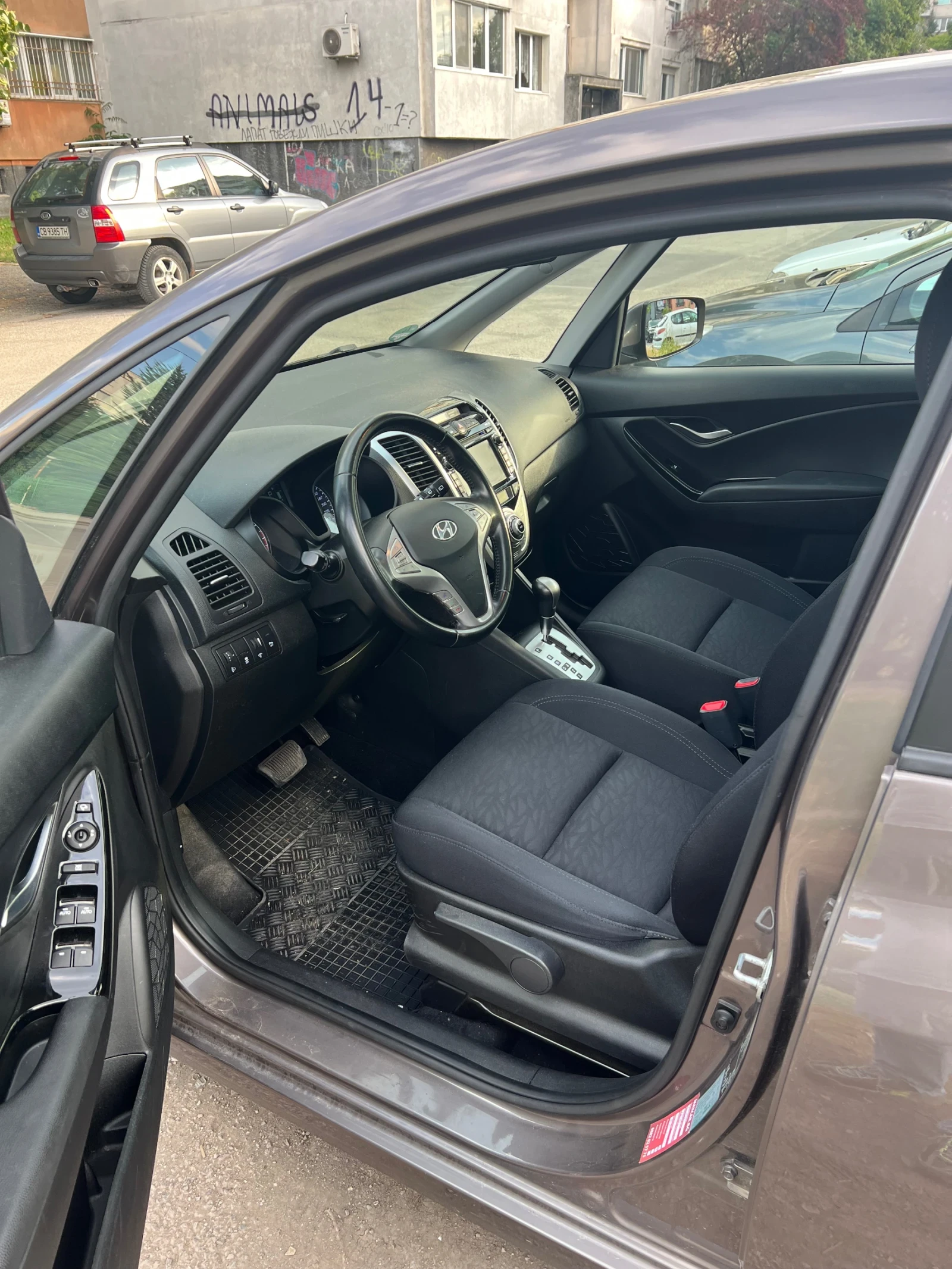 Hyundai Ix20 1, 6 78K PANORAMA NAVI, снимка 12 - Автомобили и джипове - 55306670