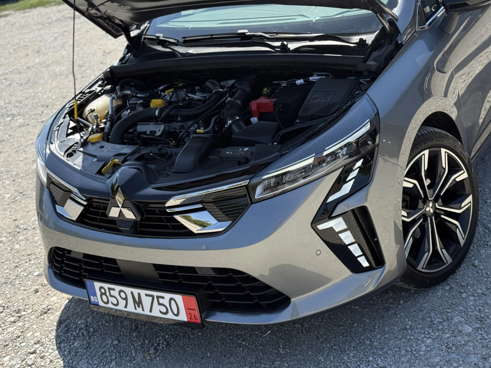 Mitsubishi Colt 1.0I * НОВ АВТОМОБИЛ* ДОКАЗУЕМИ КИЛОМЕТРИ* , снимка 10 - Автомобили и джипове - 55901679
