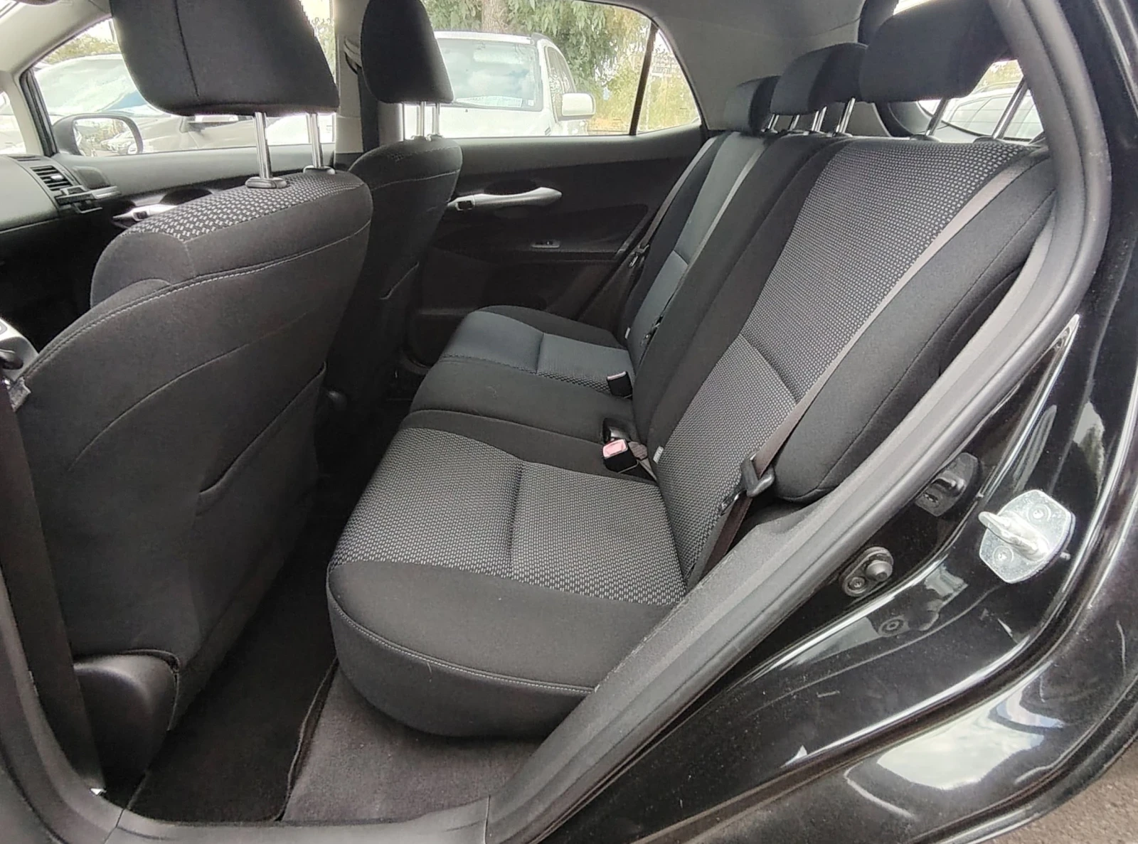 Toyota Auris 1.6vvti/SOLL, снимка 14 - Автомобили и джипове - 56185700