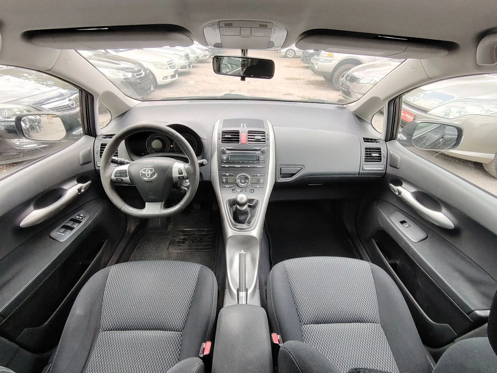 Toyota Auris 1.6vvti/SOLL, снимка 9 - Автомобили и джипове - 56185700