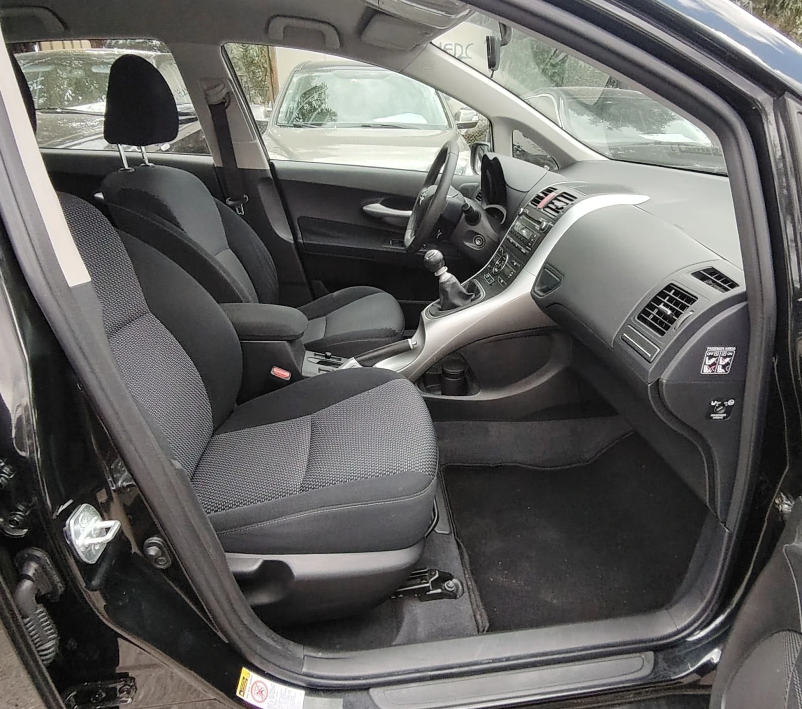 Toyota Auris 1.6vvti/SOLL, снимка 11 - Автомобили и джипове - 56185700