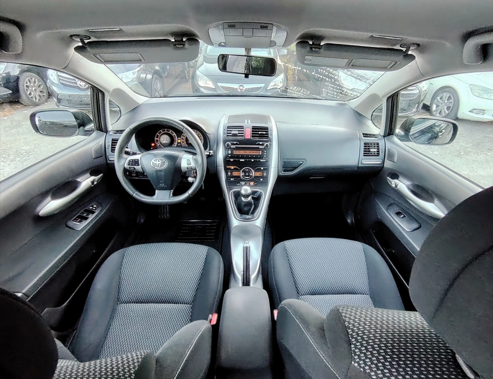 Toyota Auris 1.6vvti/SOLL, снимка 10 - Автомобили и джипове - 56185700