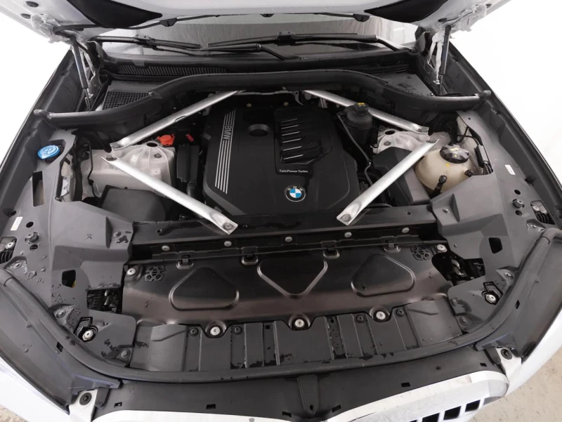 BMW X5 40i* LASER* HUD* H/K* 360* Въздух* Вадуум* Пано* , снимка 17 - Автомобили и джипове - 52870620