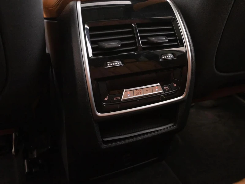 BMW X5 40i* LASER* HUD* H/K* 360* Въздух* Вадуум* Пано* , снимка 11 - Автомобили и джипове - 52870620