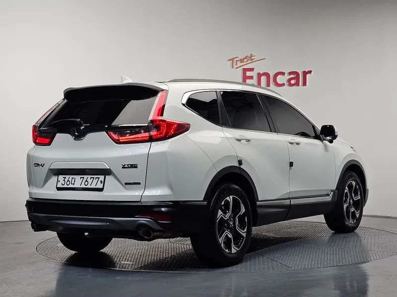 Honda Cr-v 1.5 TOURING 4WD, снимка 2 - Автомобили и джипове - 56303959