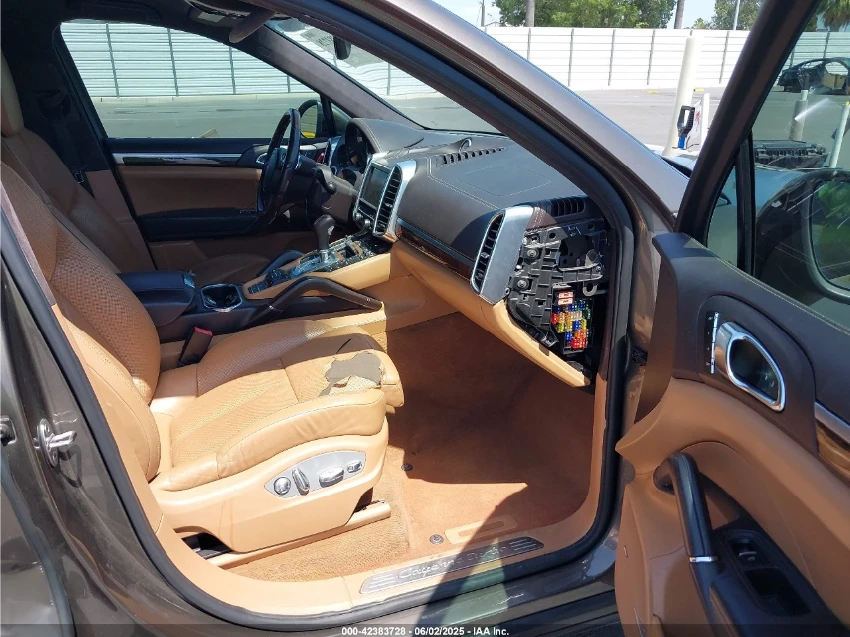 Porsche Cayenne TURBO* AWD* КЛИП НА ДВИГАТЕЛЯ - изображение 7