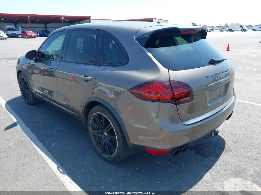 Porsche Cayenne TURBO* AWD* КЛИП НА ДВИГАТЕЛЯ - изображение 4