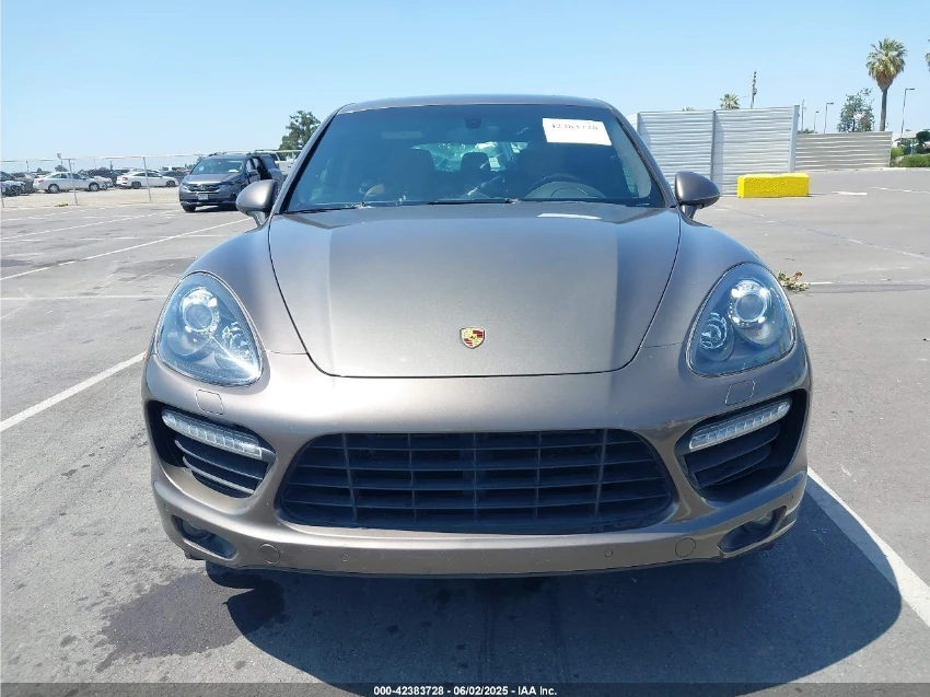Porsche Cayenne TURBO* AWD* КЛИП НА ДВИГАТЕЛЯ - изображение 2