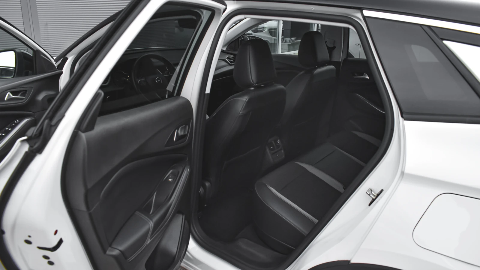 Opel Grandland X 1.6 Turbo Elite Plug-in Hybrid4 4x4 Automatic - изображение 9