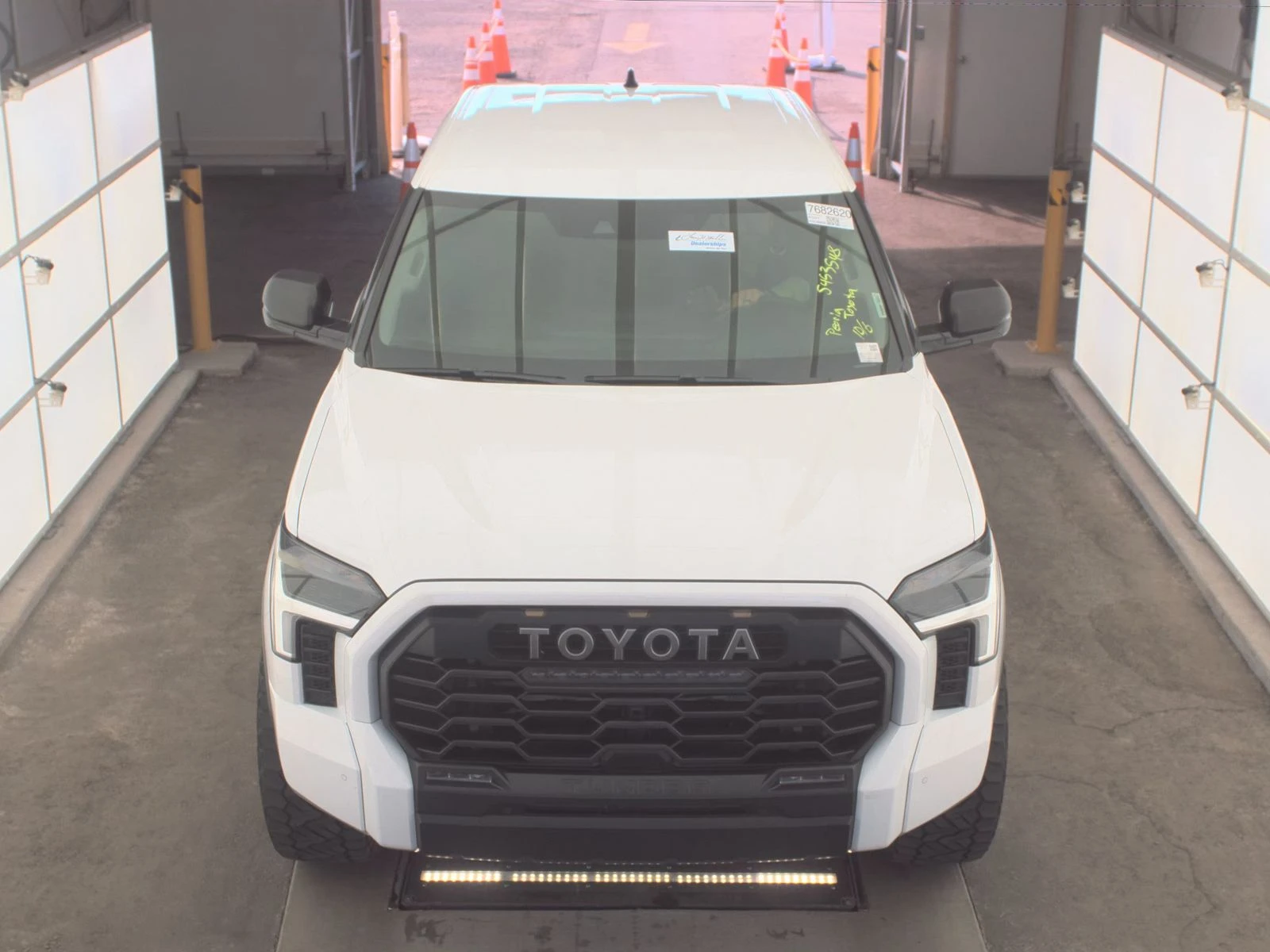 Toyota Tundra SR5 Crew - изображение 2