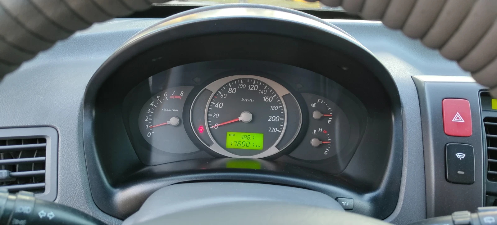 Hyundai Tucson 2.0 benzin-gaz 4х4, снимка 12 - Автомобили и джипове - 54102383