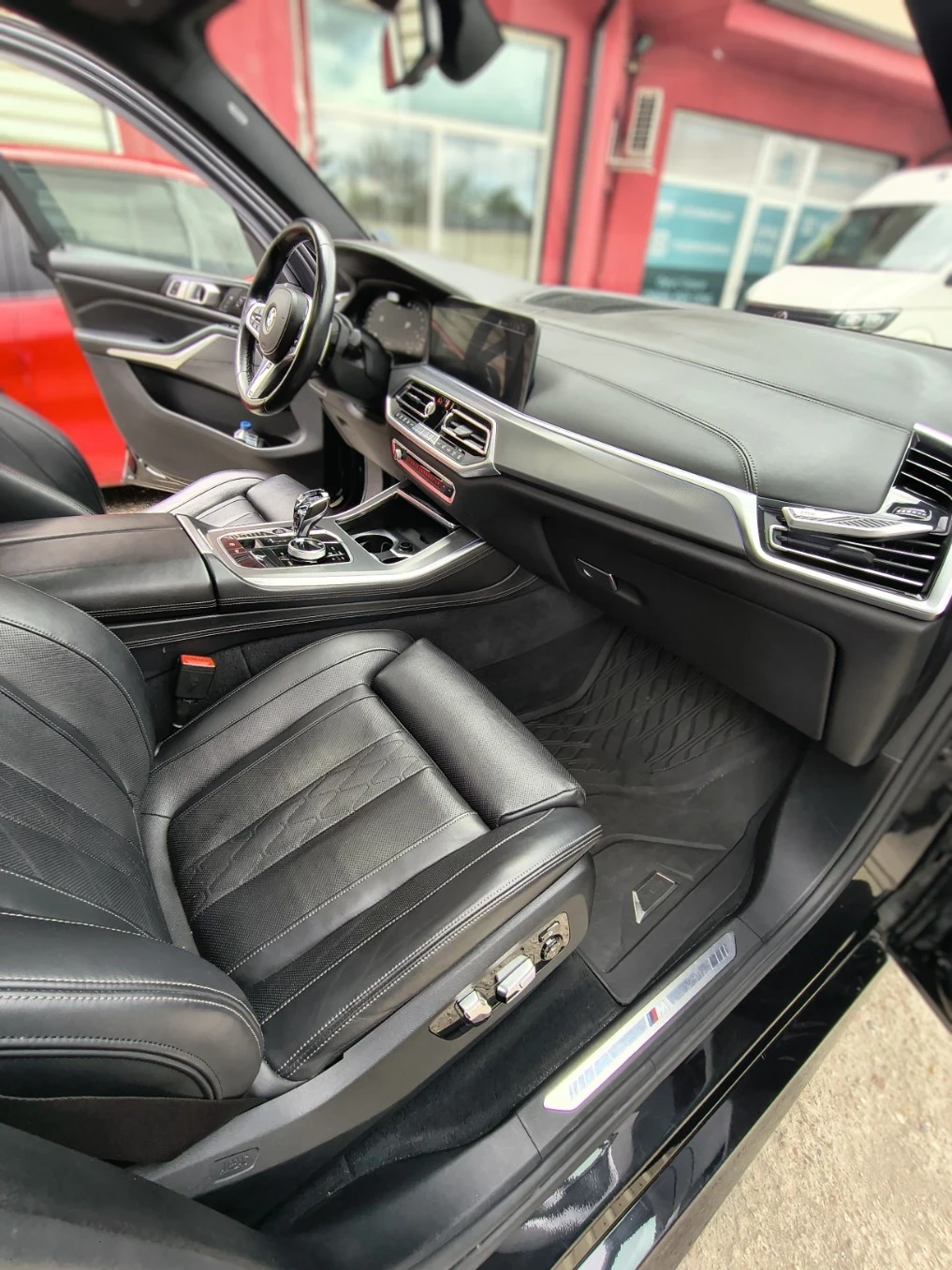 BMW X5 xDrive40i (G05) M-Pack| BLACK SHADOW| Sky Lounge |, снимка 8 - Автомобили и джипове - 54404820