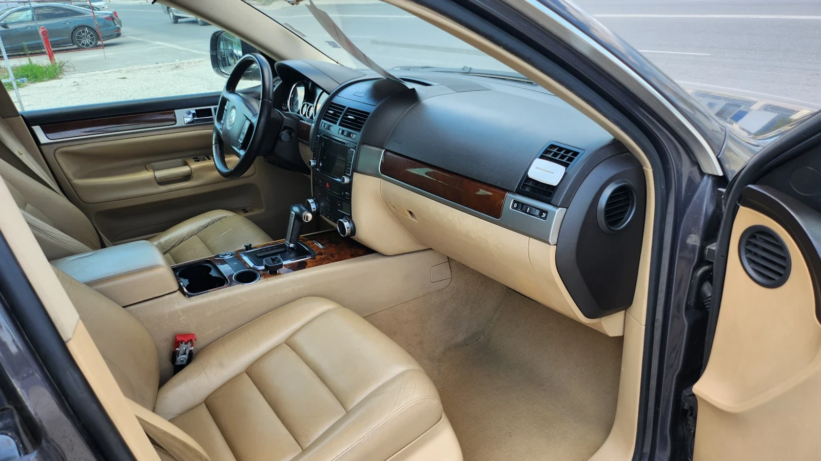 VW Touareg 3.0 TDI 239 КОНЯ, снимка 15 - Автомобили и джипове - 55220257