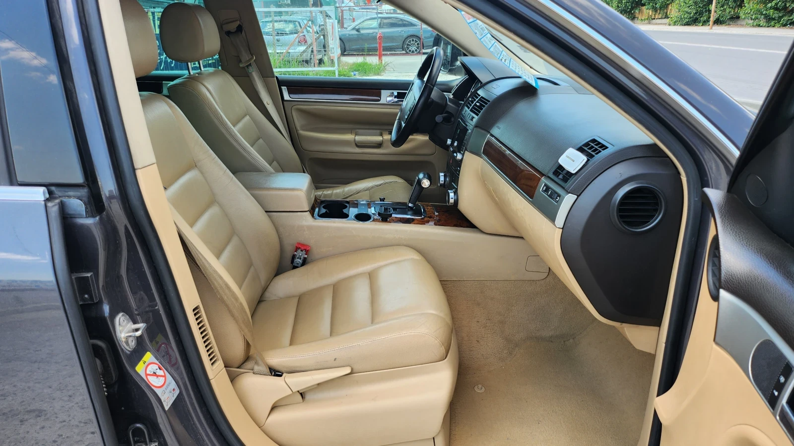 VW Touareg 3.0 TDI 239 КОНЯ, снимка 11 - Автомобили и джипове - 55220257