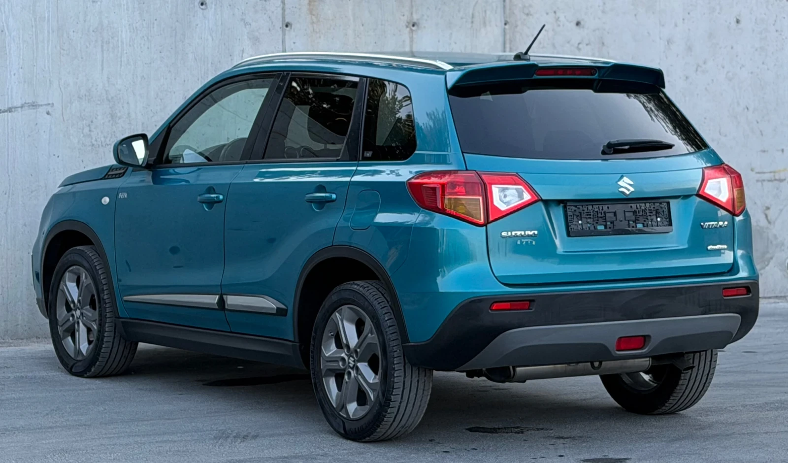 Suzuki Vitara 1.6i 120к.с Автоматик 4х4AllGrip Камера, снимка 4 - Автомобили и джипове - 55710840