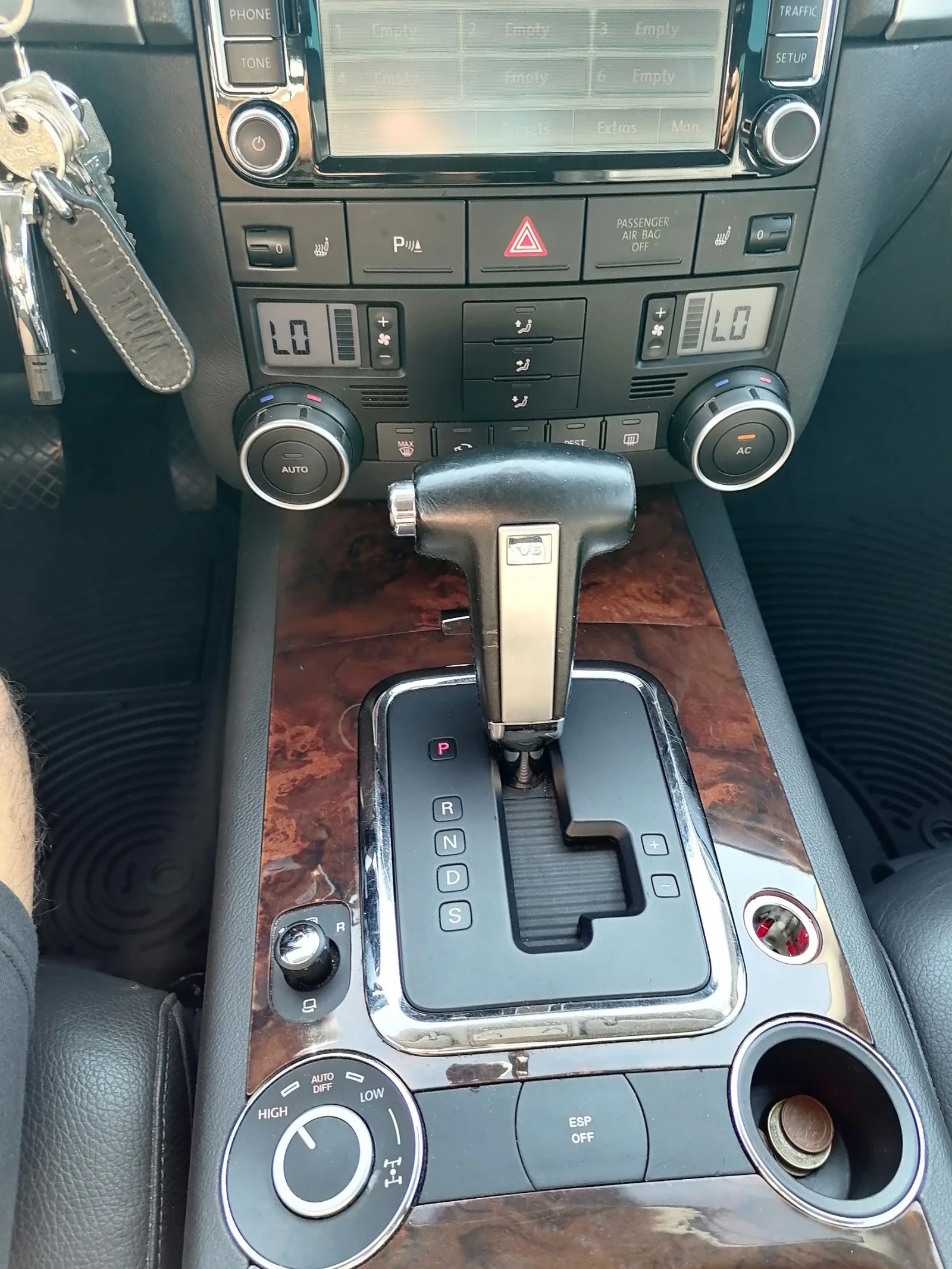 VW Touareg 3.0TDI/Facelift/ПРУЖИНИ/BlackEdition , снимка 16 - Автомобили и джипове - 55752237