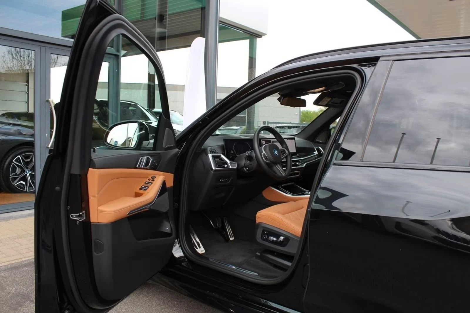 BMW X5 xDrive50e/M SPORT/INDIVIDUAL/360/HEAD UP/LED/PANO, снимка 5 - Автомобили и джипове - 55833580