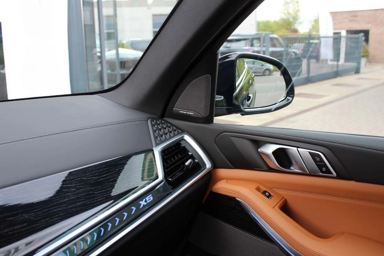 BMW X5 xDrive50e/M SPORT/INDIVIDUAL/360/HEAD UP/LED/PANO, снимка 13 - Автомобили и джипове - 55833580