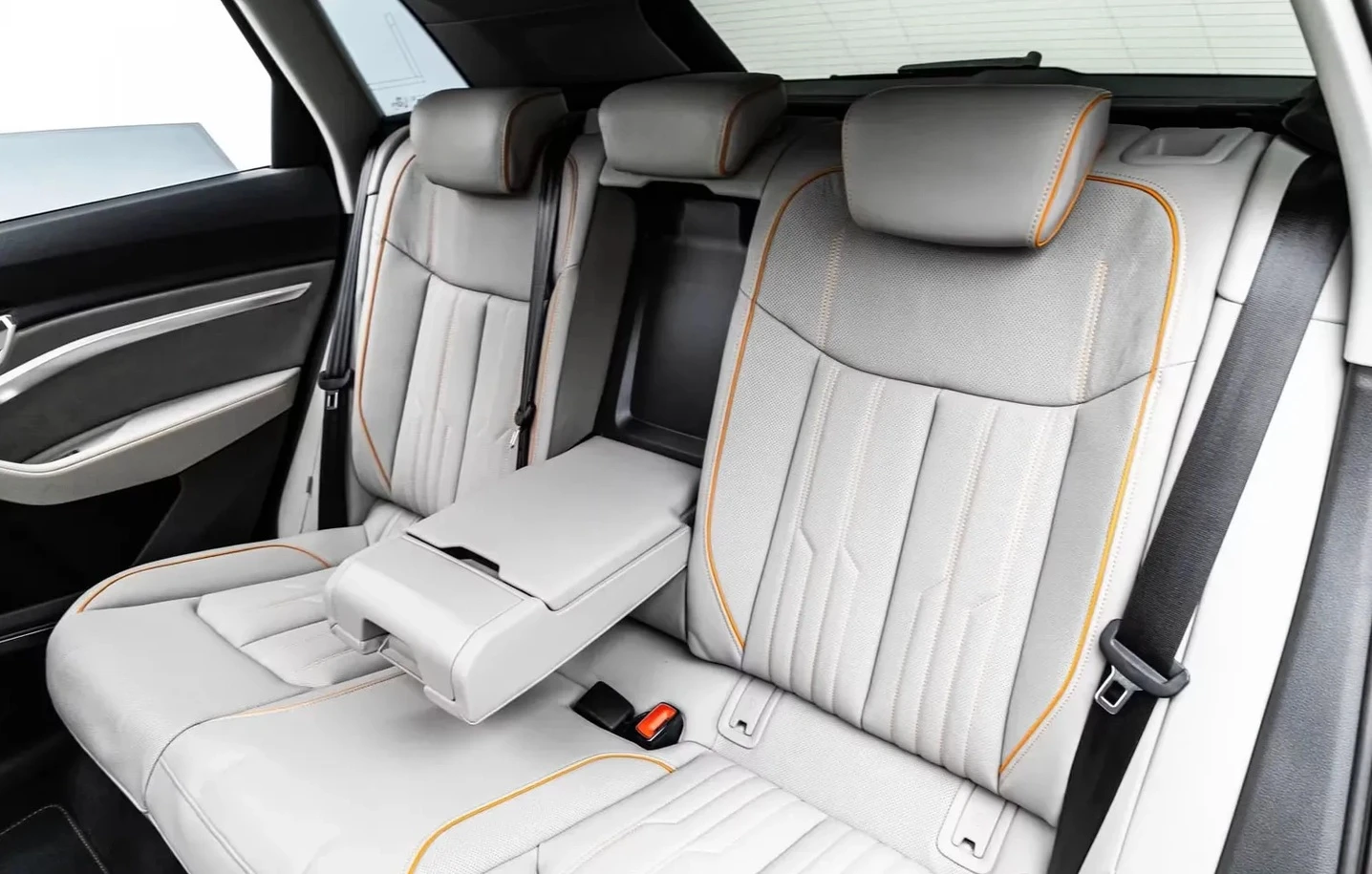Audi Q8 50 E-tron Quattro , снимка 6 - Автомобили и джипове - 55921831