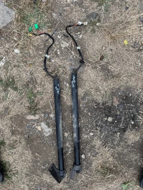 Peogeot 3008 2017-2022г електрически амортисьори за заден капак, снимка 1