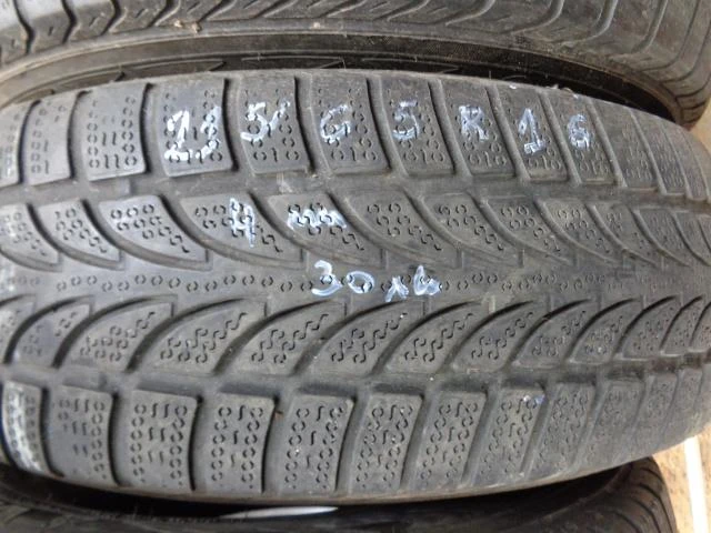 Гуми Зимни 215/65R16, снимка 6 - Гуми и джанти - 18333865