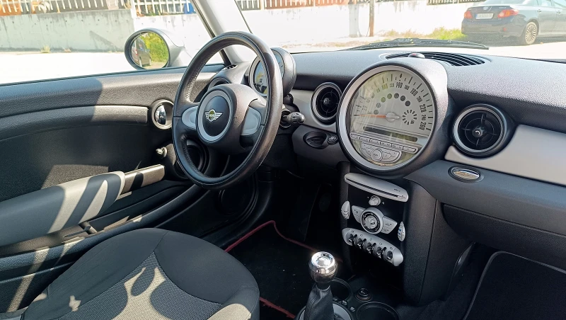 Mini One 1.4i, снимка 10 - Автомобили и джипове - 47131147