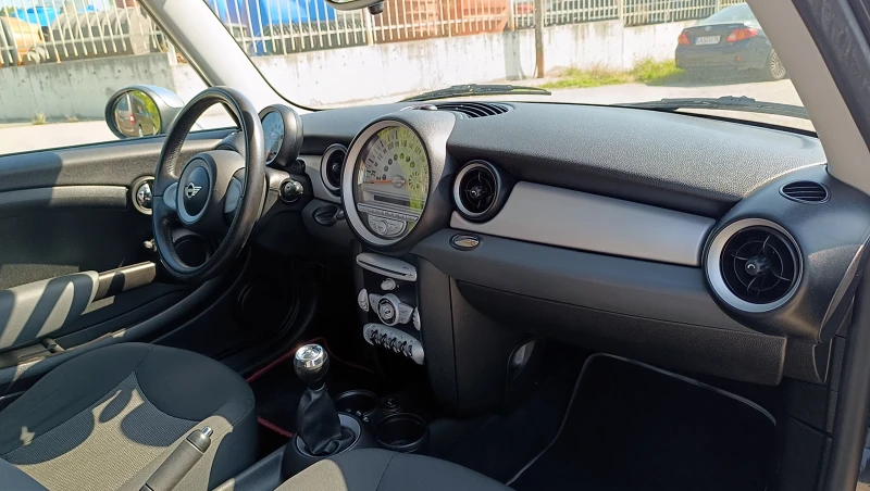 Mini One 1.4i, снимка 9 - Автомобили и джипове - 47131147