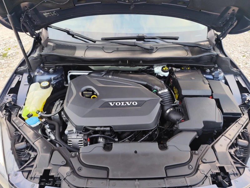 Volvo V40 1.6 бензин Реални 77478 к, снимка 16 - Автомобили и джипове - 50398072